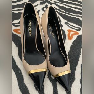 SAINT LAURENT
Leather Pumps
Size: 8.5